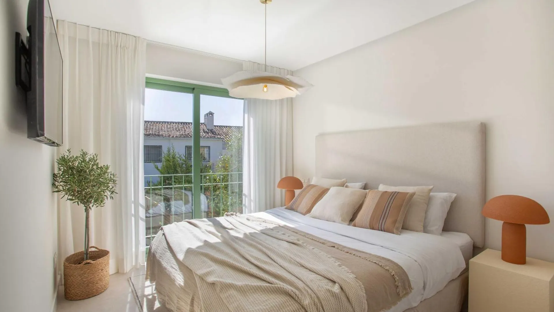 Vacation Marbella I Casa Savia, Private Heated Pool, Luxury Interiors, 10Min Walk To The Beach Holiday home