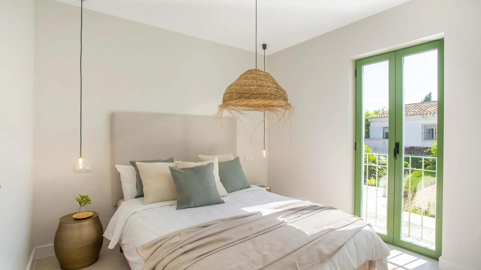 Vacation Marbella I Casa Savia, Private Heated Pool, Luxury Interiors, 10Min Walk To The Beach Casa de Férias